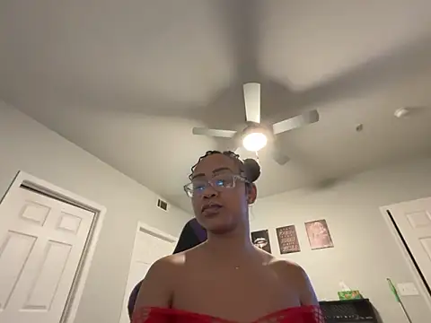 Snapshot of RylHoneyy chatting on February 2026 01:37:02 PM RylHoneyy online show from February 2026 01:37:02 PM