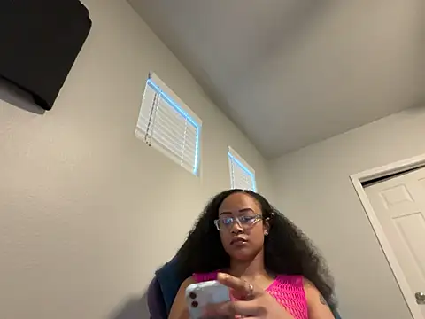 Snapshot of RylHoneyy chatting on February 2026 12:48:01 AM RylHoneyy online show from February 2026 12:48:01 AM