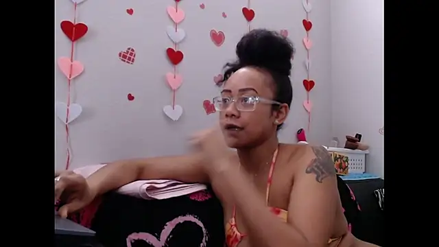 Snapshot of RylHoneyy chatting on February 2026 07:54:01 PM RylHoneyy online show from February 2026 07:54:01 PM