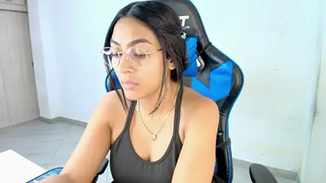 sophiax-x online show from February 2026 07:18:01 PM