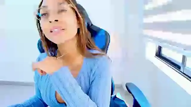 sophiax-x online show from May 2026 06:36:01 PM