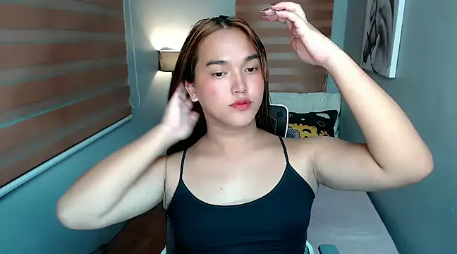 Snapshot of MoaningKylie chatting on December 2024 10:08:02 AM MoaningKylie online show from December 2024 10:08:02 AM