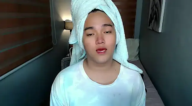 Snapshot of MoaningKylie chatting on December 2024 09:07:01 AM MoaningKylie online show from December 2024 09:07:01 AM