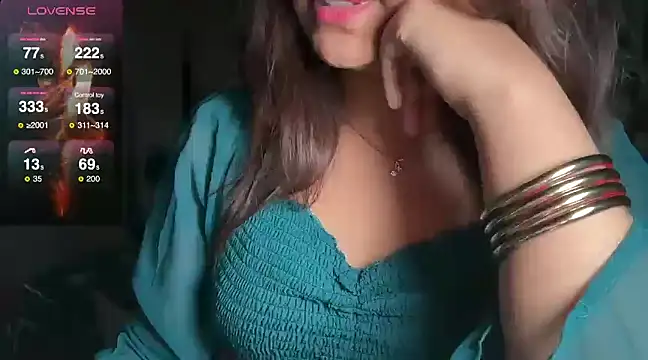 Snapshot of Sizzling__ZAARA chatting on December 2024 12:29:02 PM Sizzling ZAARA online show from December 2024 12:29:02 PM