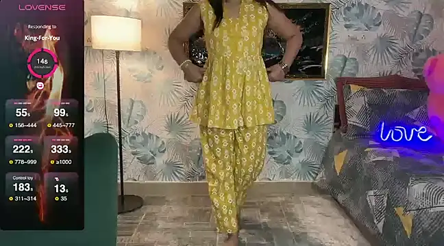 Snapshot of Sizzling__ZAARA chatting on January 2025 04:39:01 PM Sizzling ZAARA online show from January 2025 04:39:01 PM