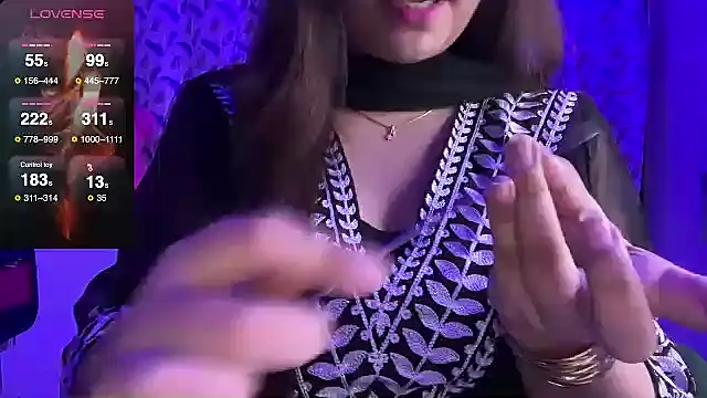 Snapshot of Sizzling__ZAARA chatting on September 2025 10:37:02 AM Sizzling ZAARA online show from September 2025 10:37:02 AM