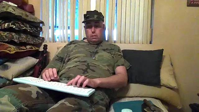 Snapshot of ThriilSergeant15 chatting on April 2026 01:22:01 AM ThriilSergeant15 online show from April 2026 01:22:01 AM