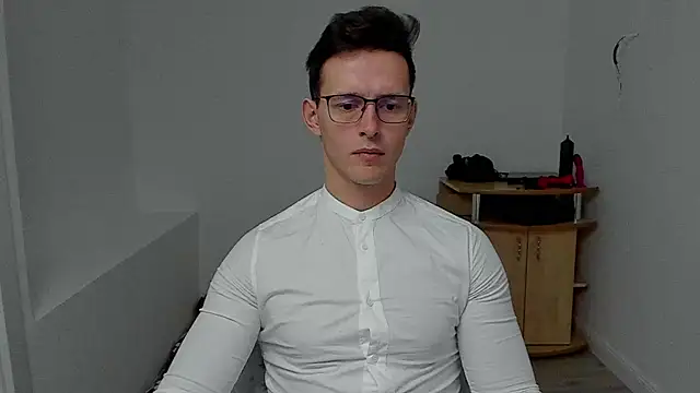 Snapshot of sexxymuscles4u chatting on December 2024 06:36:01 AM sexxymuscles4u online show from December 2024 06:36:01 AM