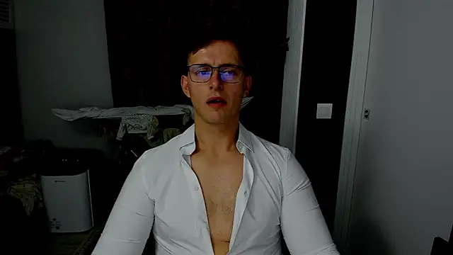 Snapshot of sexxymuscles4u chatting on November 2025 02:40:02 PM sexxymuscles4u online show from November 2025 02:40:02 PM