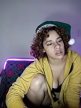 Snapshot of EmmaMelissa0521 chatting on December 2024 10:20:02 PM EmmaMelissa0521 online show from December 2024 10:20:02 PM