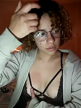 Snapshot of EmmaMelissa0521 chatting on February 2025 10:31:02 PM EmmaMelissa0521 online show from February 2025 10:31:02 PM