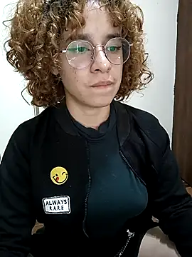 Snapshot of EmmaMelissa0521 chatting on February 2025 07:14:01 PM EmmaMelissa0521 online show from February 2025 07:14:01 PM