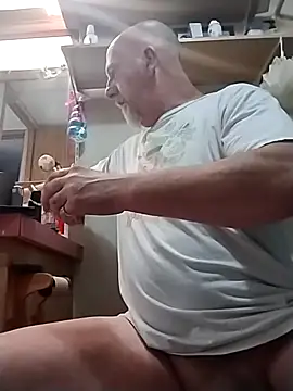 Yankeedave420 online show from April 2026 07:33:02 AM