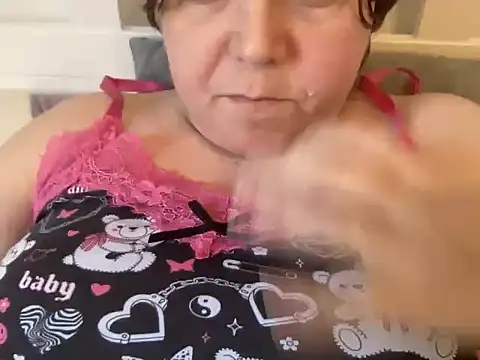 Snapshot of ParisNova chatting on December 2024 05:29:02 PM ParisNova online show from December 2024 05:29:02 PM