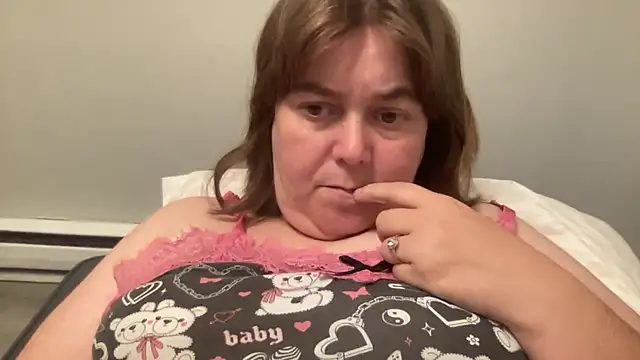 Snapshot of ParisNova chatting on October 2025 08:58:01 PM ParisNova online show from October 2025 08:58:01 PM