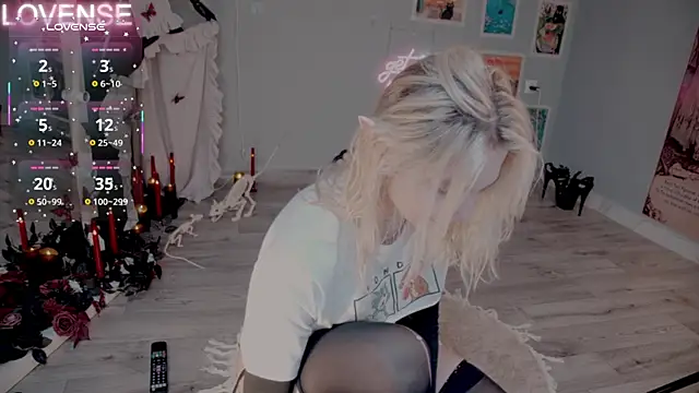 Careful i bite online show from November 2025 06:03:01 AM