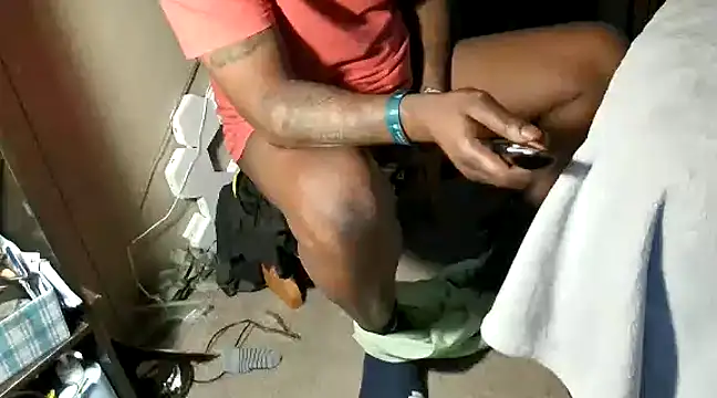 Makeyoucumallover online show from December 2024 01:41:02 PM