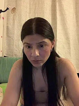 Estefani 32 online show from April 2026 07:00:02 PM