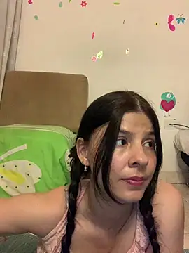 Estefani 32 online show from April 2026 06:57:02 PM
