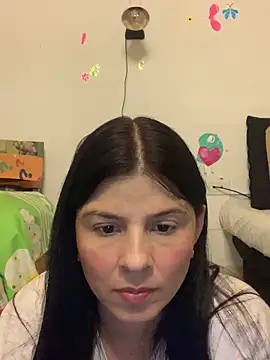 Estefani 32 online show from May 2026 12:37:01 AM