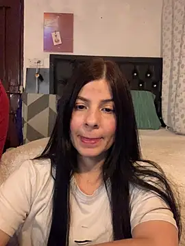 Estefani 32 online show from July 2026 05:37:01 PM