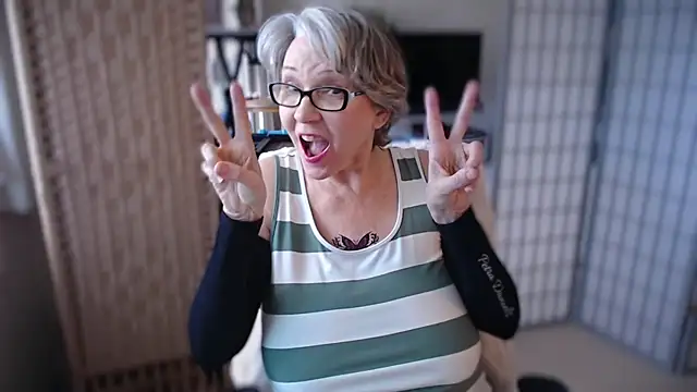 Snapshot of petradaniels chatting on March 2026 09:44:02 PM petradaniels online show from March 2026 09:44:02 PM