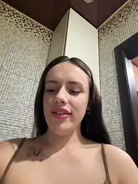 Lisaaan online show from December 2024 12:39:02 PM