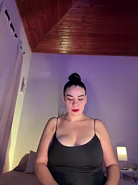 Snapshot of MeganDupont chatting on December 2024 11:24:02 PM MeganDupont online show from December 2024 11:24:02 PM