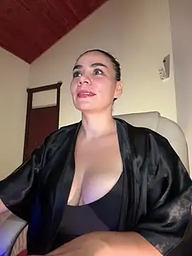 Snapshot of MeganDupont chatting on December 2024 11:06:02 PM MeganDupont online show from December 2024 11:06:02 PM