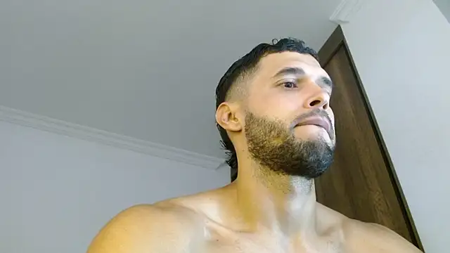 Noah jhonsonn online show from May 2026 01:07:02 PM