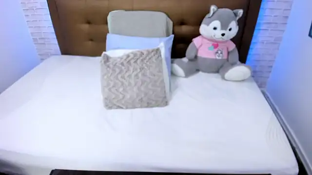 olivia love  online show from February 2025 10:22:02 PM