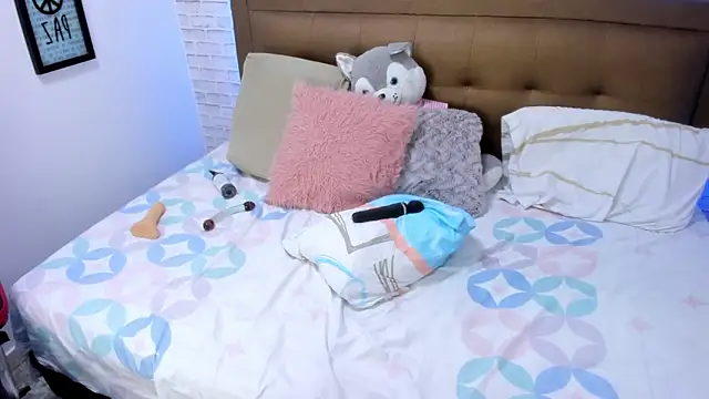 olivia love  online show from March 2025 09:46:02 PM