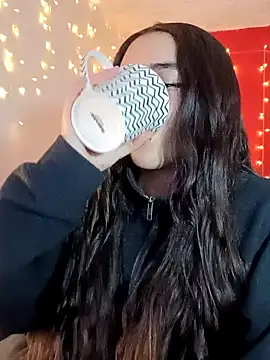 Snapshot of IvonneT chatting on December 2024 05:00:01 AM IvonneT online show from December 2024 05:00:01 AM