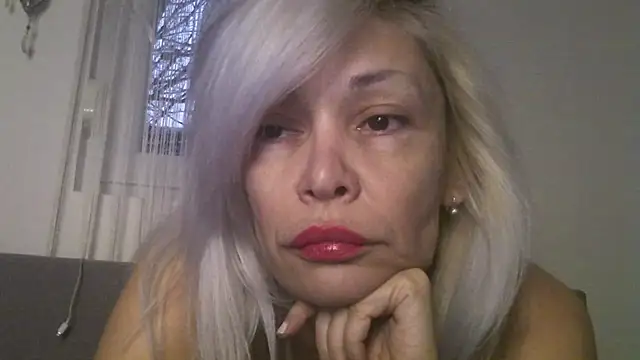 EvaaMina online show from December 2025 03:06:01 PM