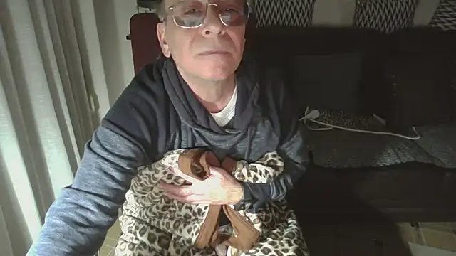 HETEREOMAN online show from December 2025 04:44:01 PM