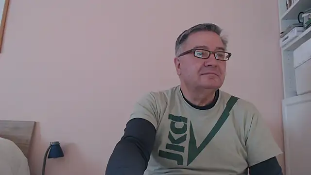 Snapshot of YOU6me chatting on February 2025 10:26:01 AM YOU6me online show from February 2025 10:26:01 AM