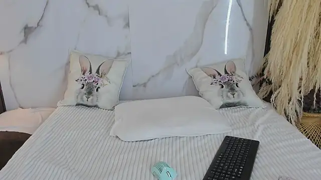 hannahill69 online show from March 2025 07:16:01 AM