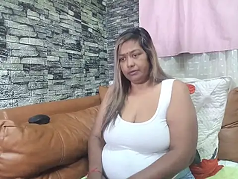 Snapshot of Mammabear_4u chatting on July 2026 06:20:01 PM Mammabear 4u online show from July 2026 06:20:01 PM