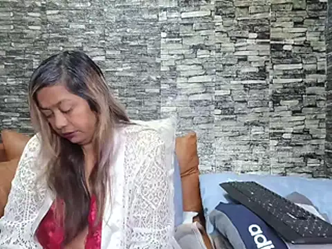 Snapshot of Mammabear_4u chatting on July 2026 11:37:01 PM Mammabear 4u online show from July 2026 11:37:01 PM