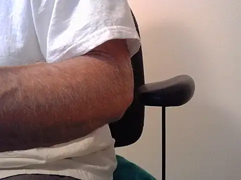 Snapshot of TrevorSteele chatting on December 2025 10:58:01 PM TrevorSteele online show from December 2025 10:58:01 PM