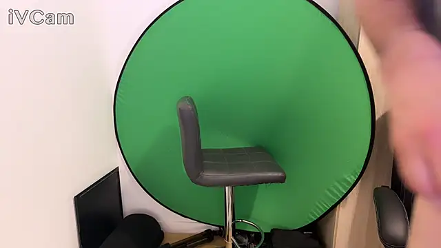 Snapshot of the-magic-dick77 chatting on February 2026 11:32:01 PM the-magic-dick77 online show from February 2026 11:32:01 PM