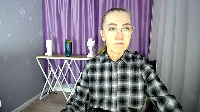 queen a n i online show from January 2025 07:56:01 AM