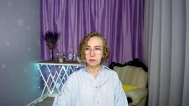 queen a n i online show from July 2026 06:16:02 AM