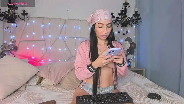 Snapshot of Selenee- chatting on December 2024 04:32:01 PM Selenee- online show from December 2024 04:32:01 PM