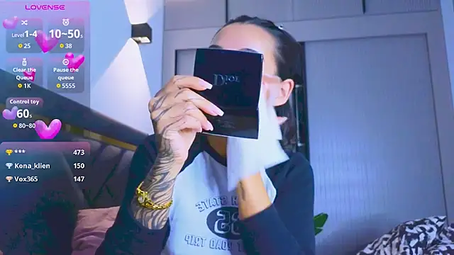 Mia Tin online show from October 2025 03:14:01 PM