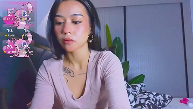 Mia Tin online show from October 2025 06:14:02 PM