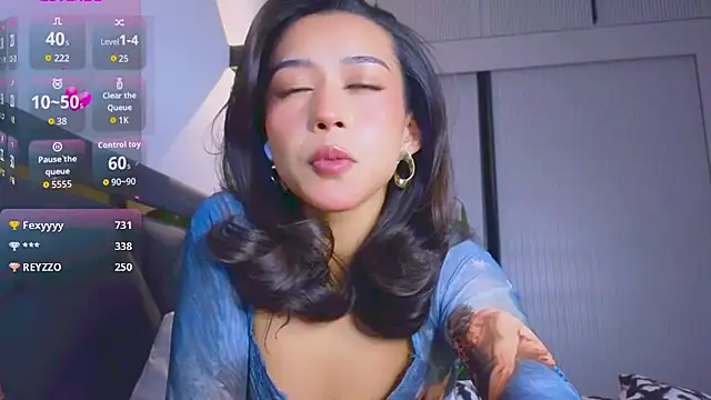 Mia Tin online show from October 2025 08:43:01 PM