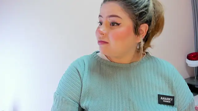 EYMI TOMSOM online show from December 2025 10:44:02 AM