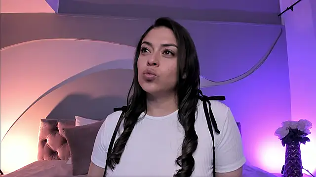 Nicolle W online show from February 2025 11:55:02 AM