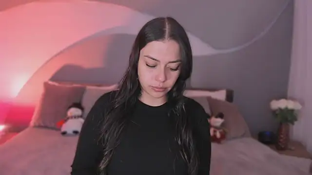 Nicolle W online show from December 2025 11:41:02 AM